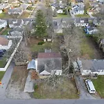 Housepitality - West Side Lodge - 6 Bedroom 2 Ba
