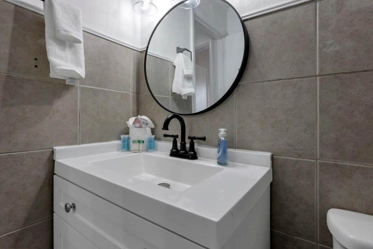 Housepitality - West Side - 6 Bedroom 2 Ba