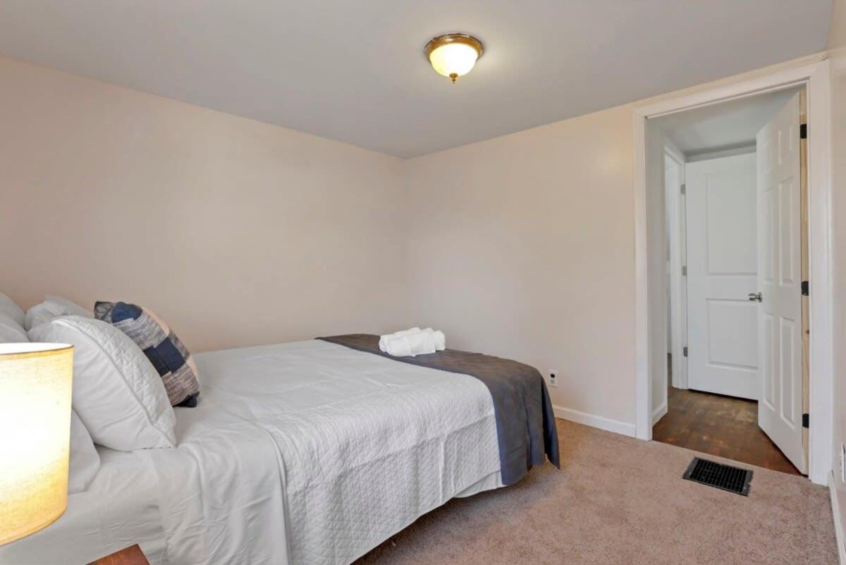 Housepitality - West Side - 6 Bedroom 2 Ba Holiday home