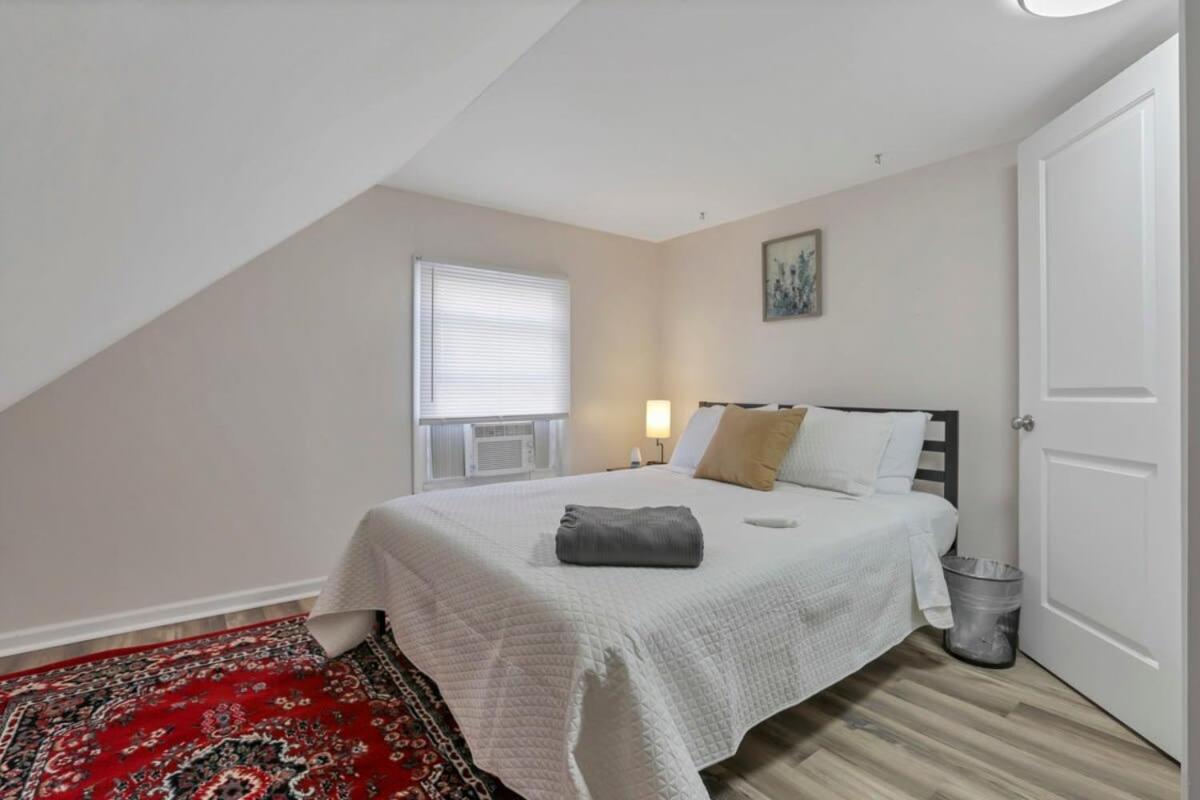 Housepitality - West Side - 6 Bedroom 2 Ba *