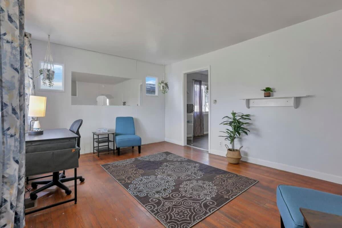 Housepitality - West Side - 6 Bedroom 2 Ba