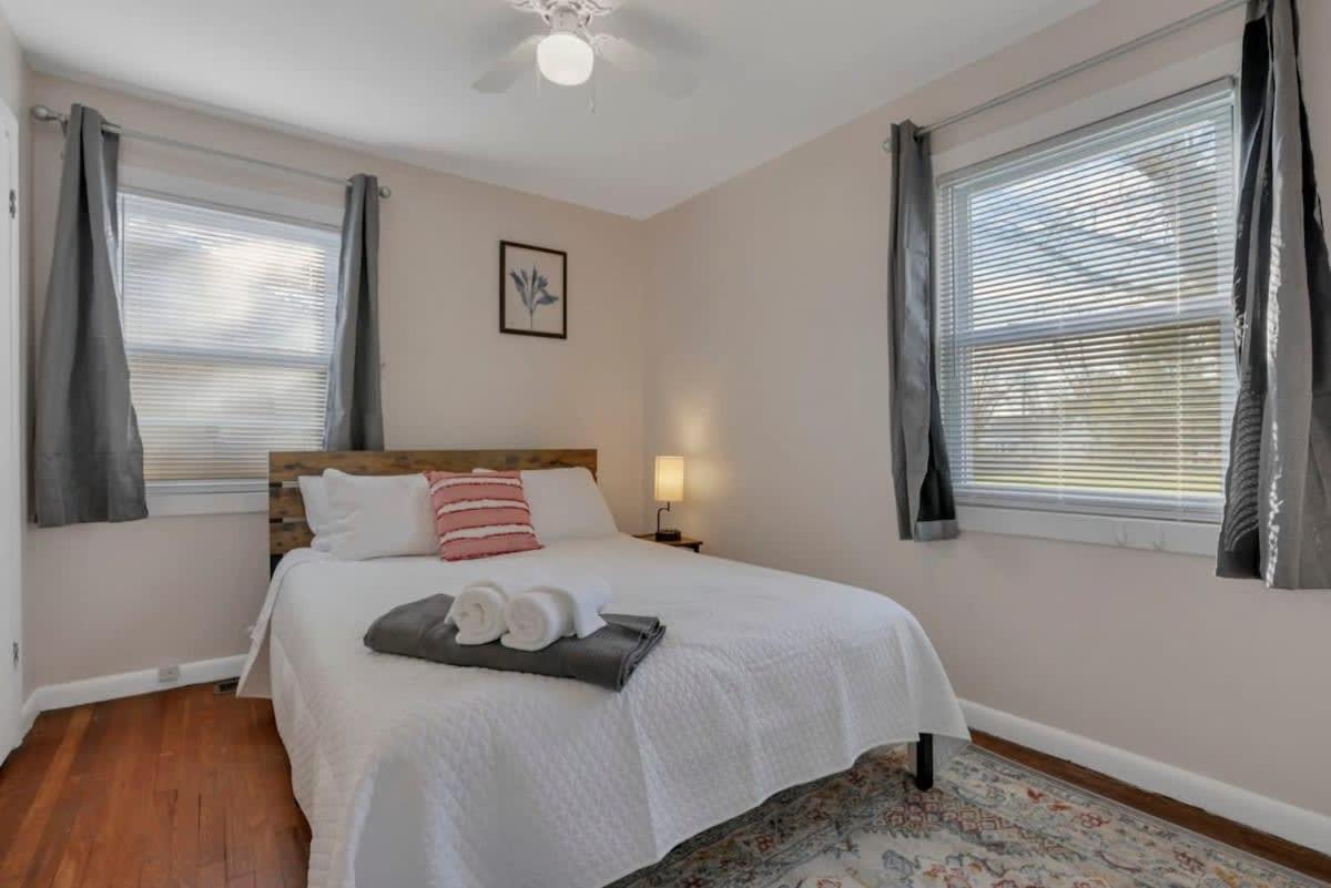 Housepitality - West Side - 6 Bedroom 2 Ba Holiday home
