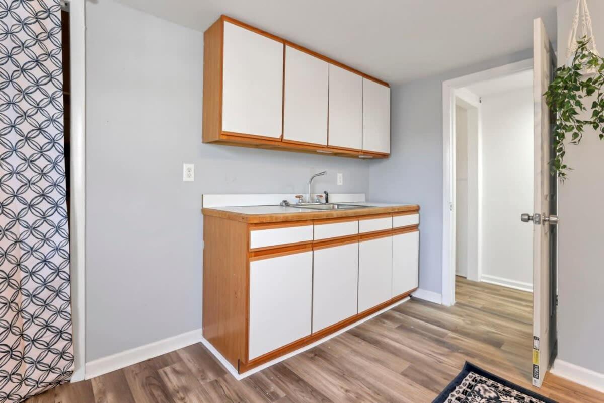 Housepitality - West Side - 6 Bedroom 2 Ba *