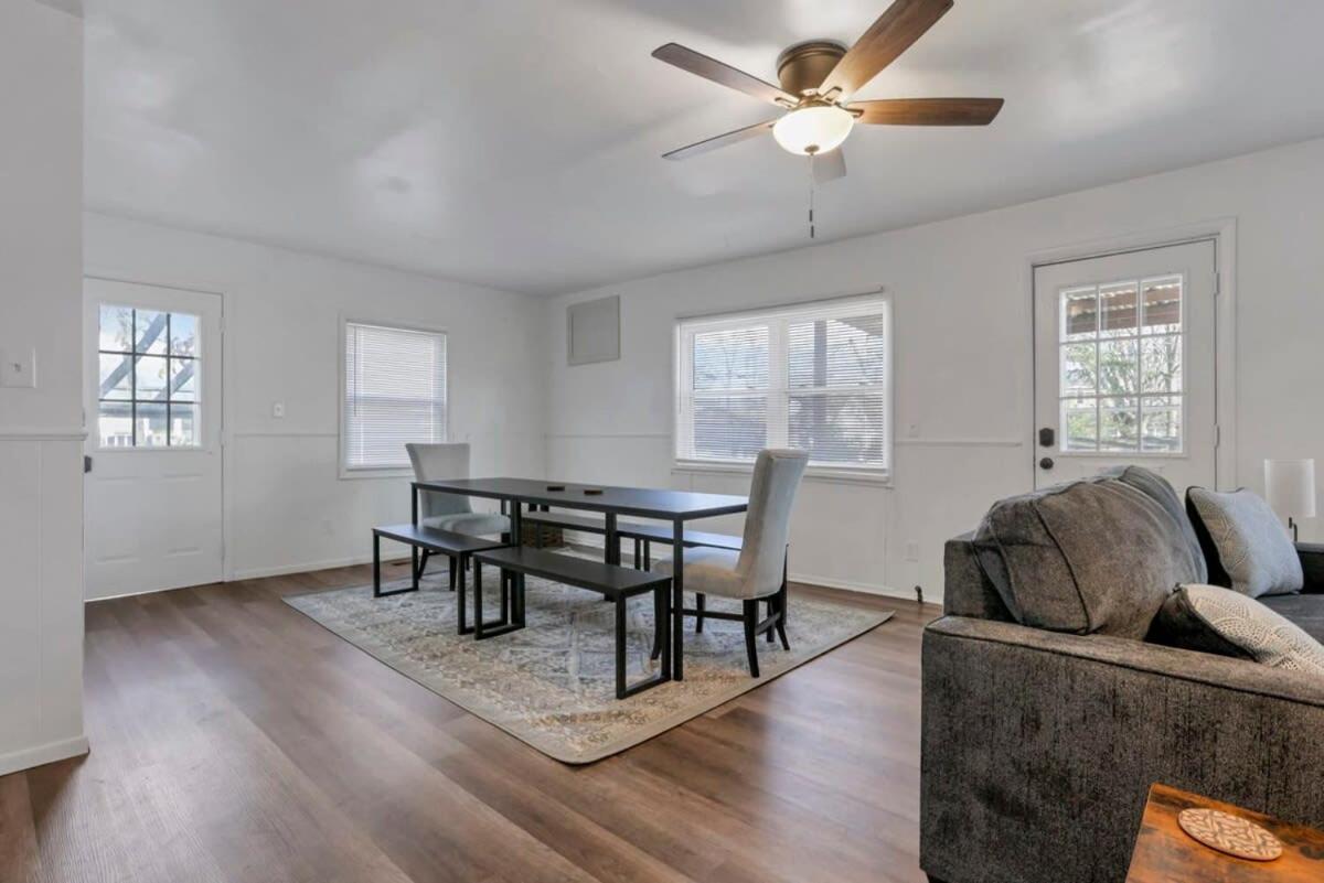 Housepitality - West Side - 6 Bedroom 2 Ba